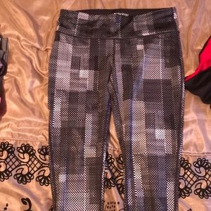 Workout pants . Never worn . size small.